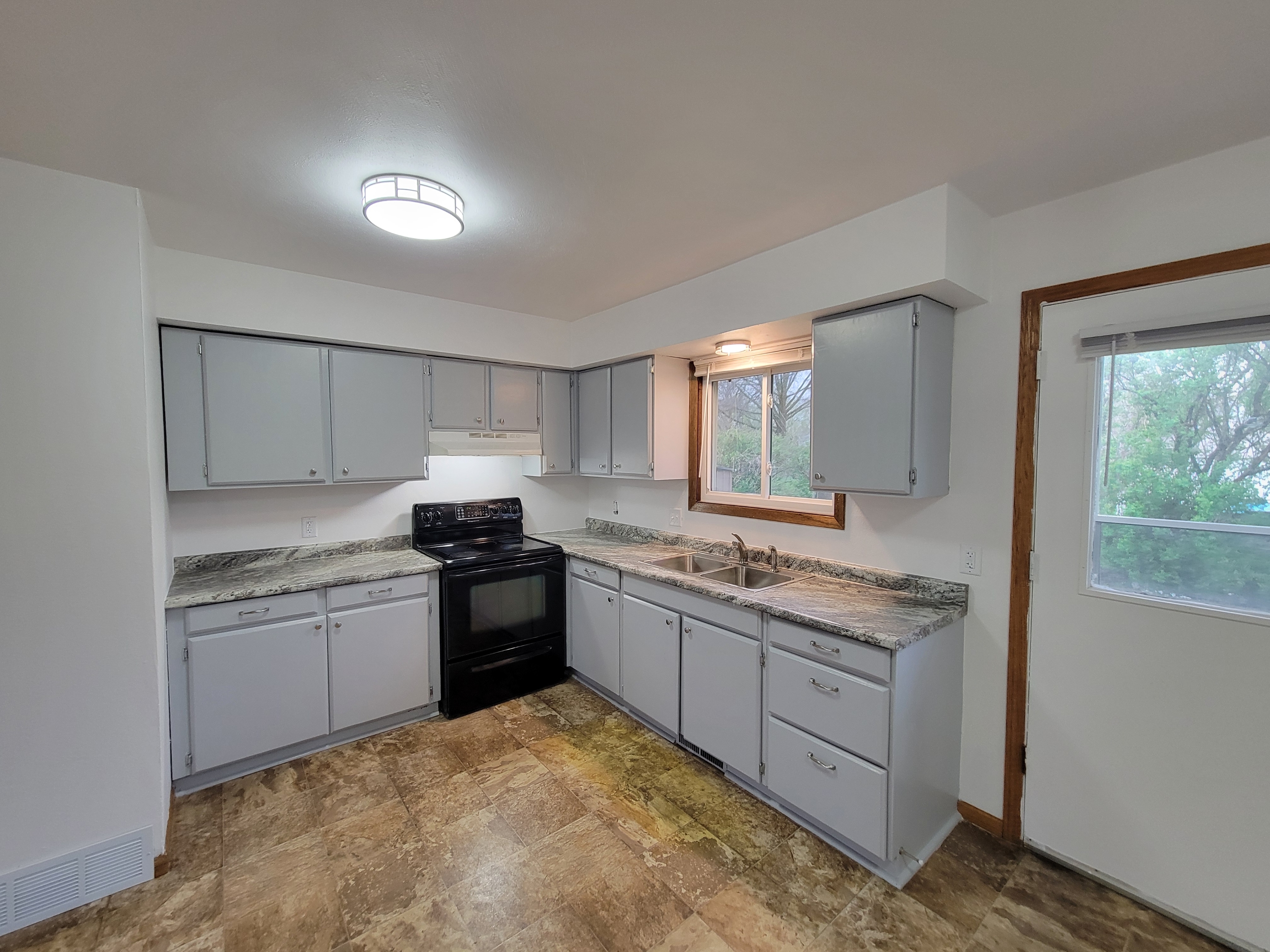 2423 Royal Dr